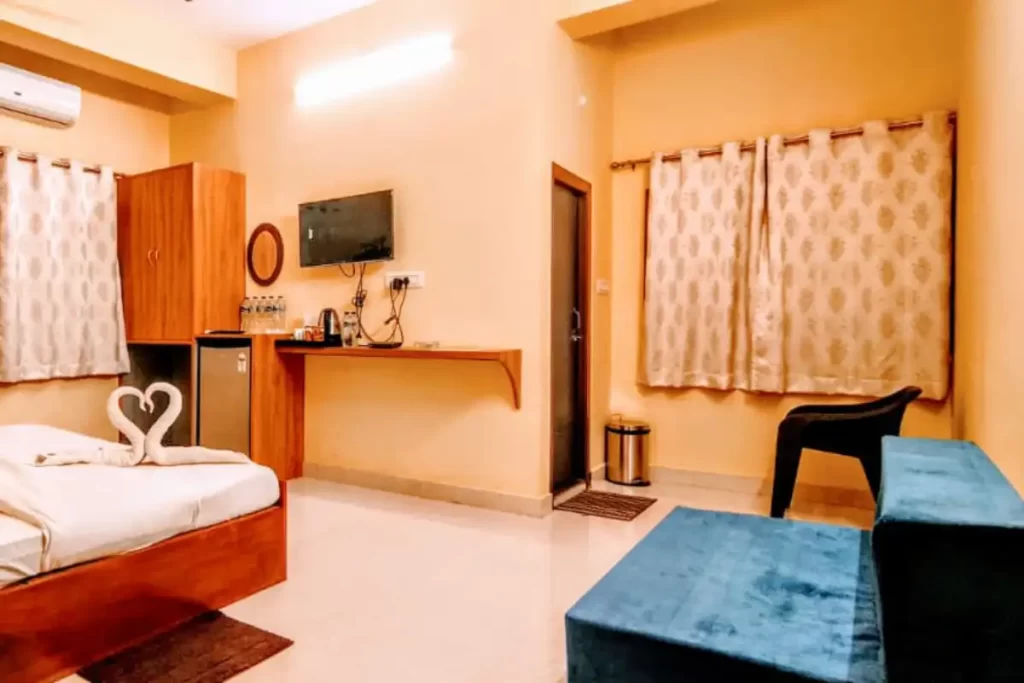 gandhinagar guest house price per day